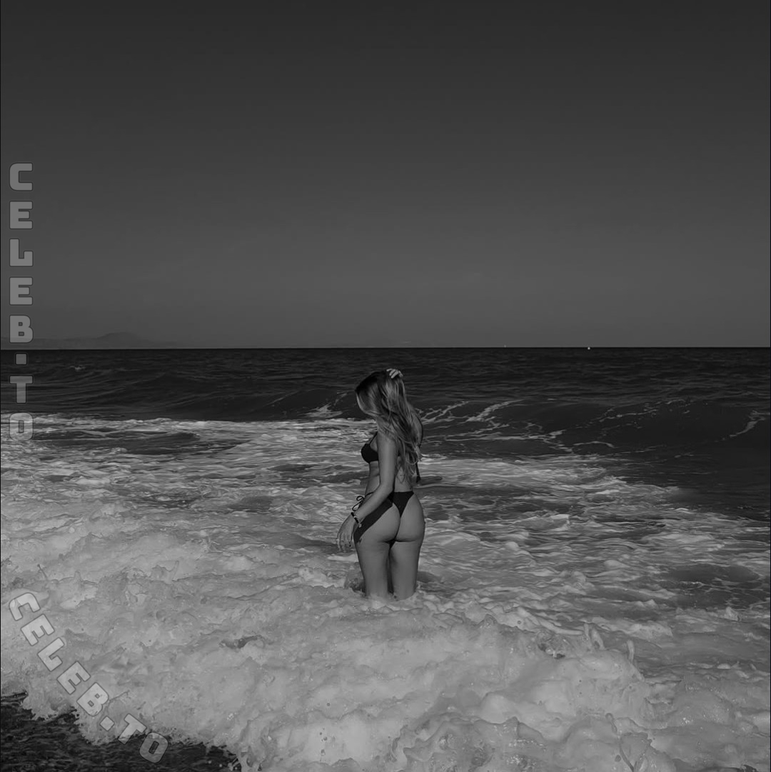 Janaalina.st nude photo 1