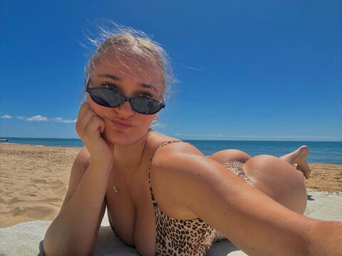 Janae Hitchenor Fresh (5 photos)