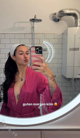 Janaxnell – Insta Story She knows exactly what she is doing