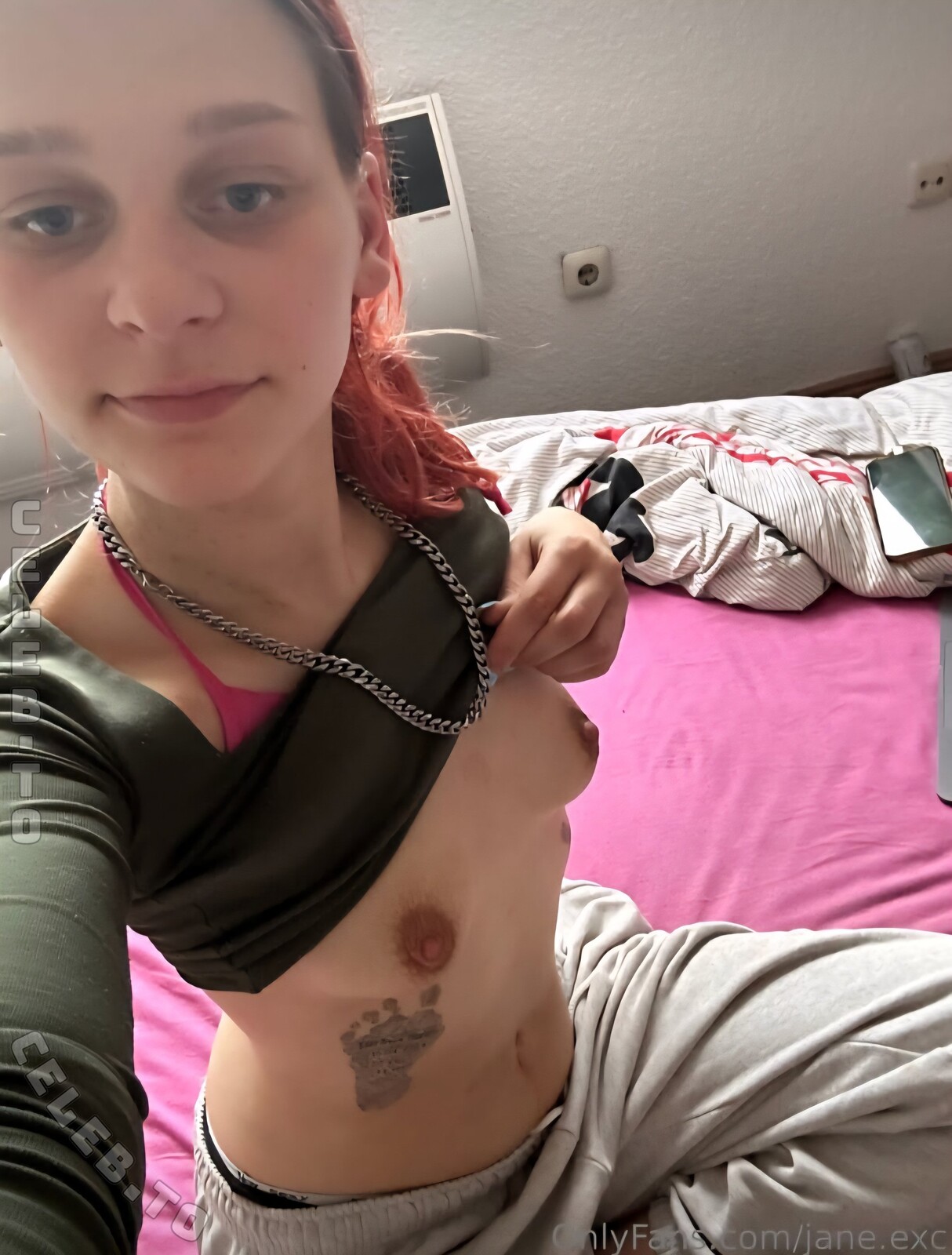 jane.exc nude photo 2