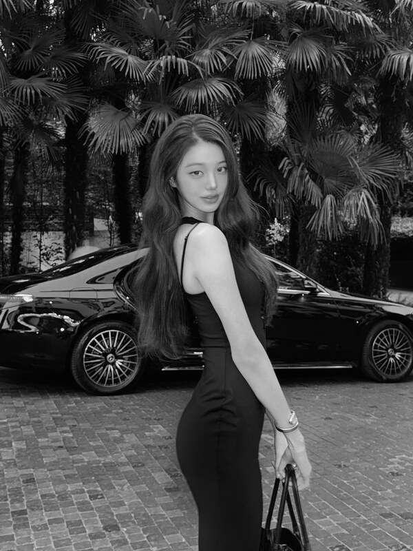 Jang Won-young nude photo 3