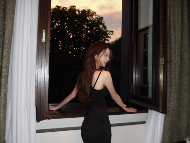 Jang Won-young nude photo 5