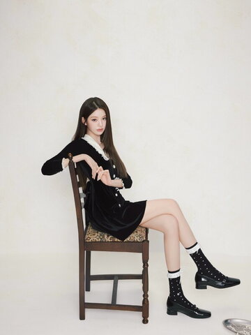 Jang Won-young nude photo 11