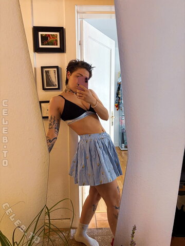 Janina Hille nude photo 4