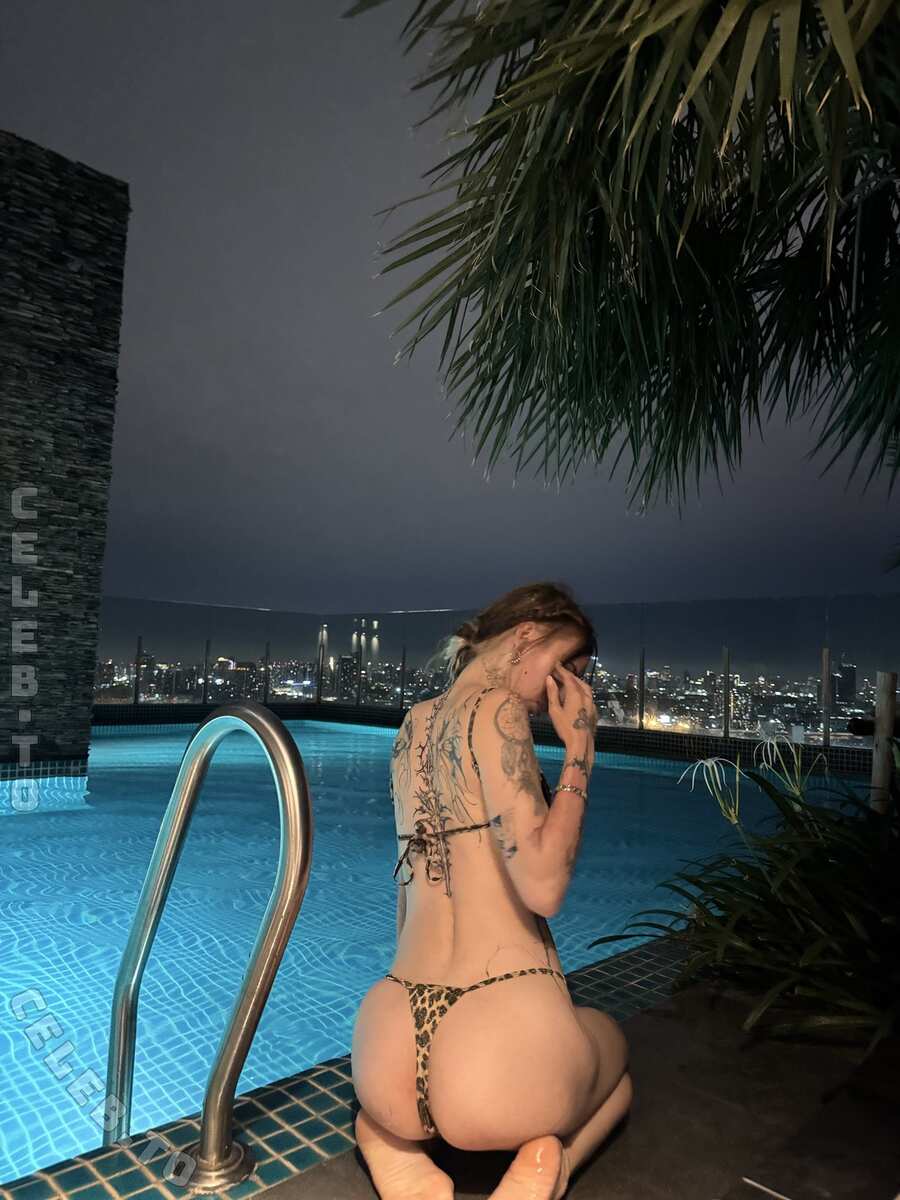 Janina Khalifa nude photo 3