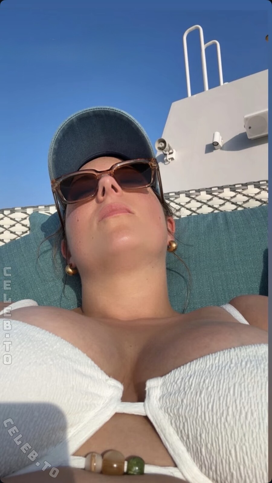Janinavoo nude photo 1