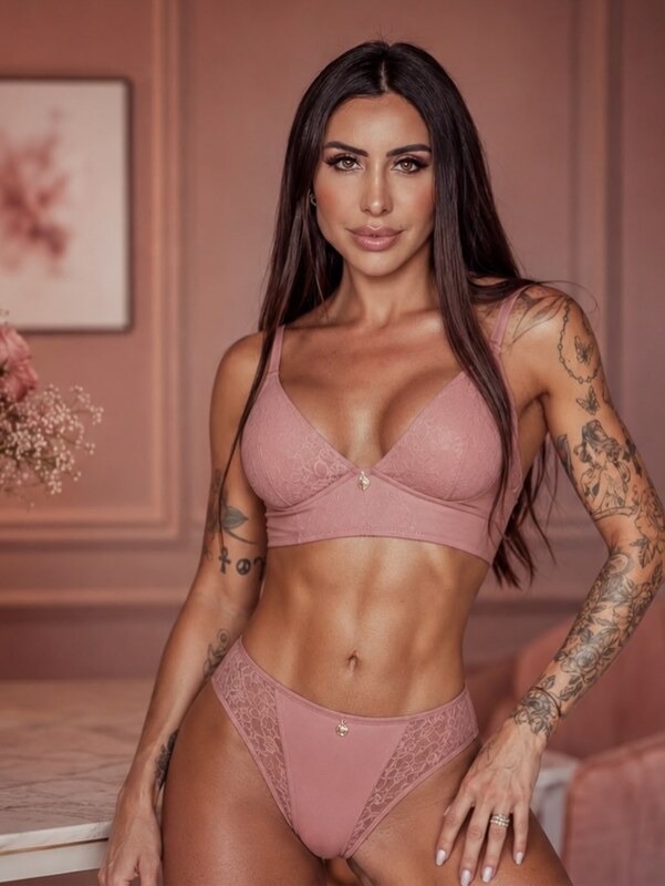 Jaqueline Khury nude photo 1