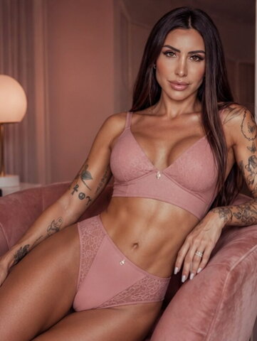Jaqueline Khury nude photo 7