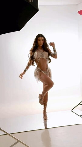 Jaqueline Khury nude photo 3