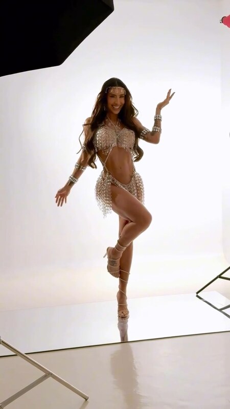 Jaqueline Khury nude photo 8