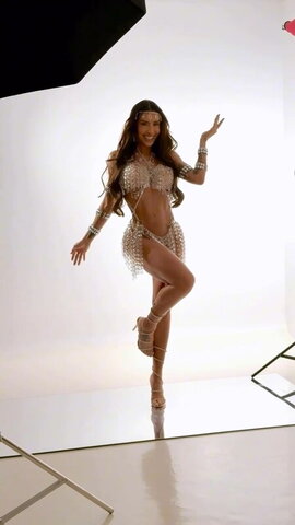 Jaqueline Khury nude photo 1