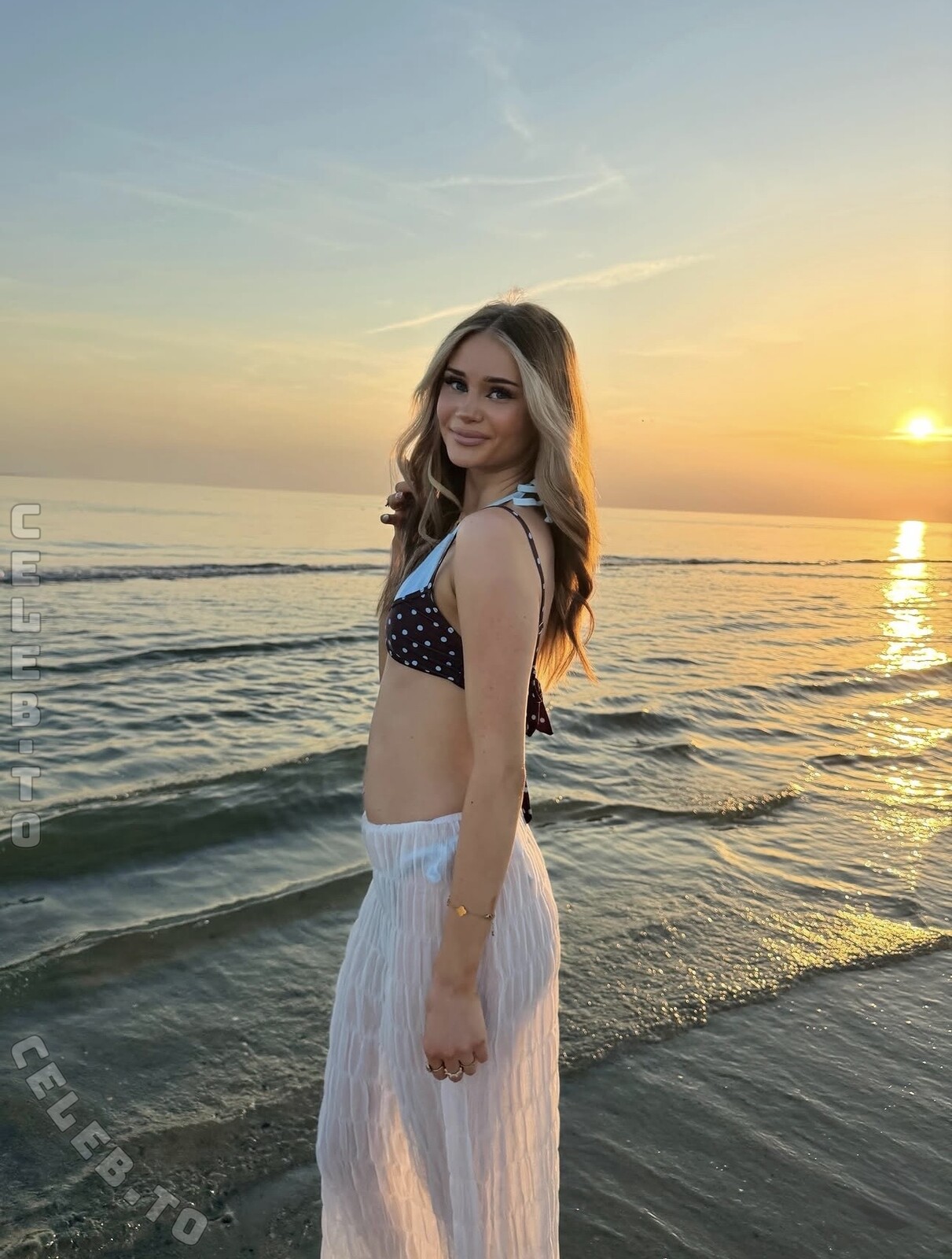Jasmin Schneider nude photo 2