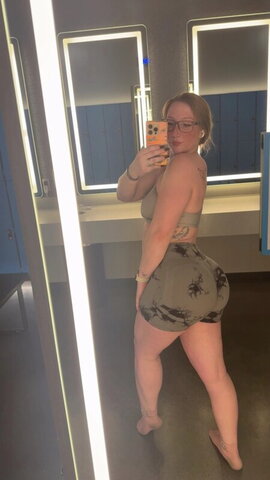 JaxxBee4 Hot (1 photo)