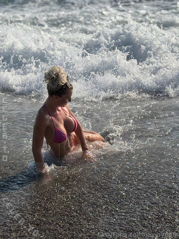JayJayPink – Spent the day today at the beach🌊😌 And you?? 🤗 Have a nice evening ❤️ Awesome start to the weekend babe …