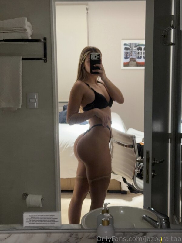 Jazmin Peralta nude photo 1