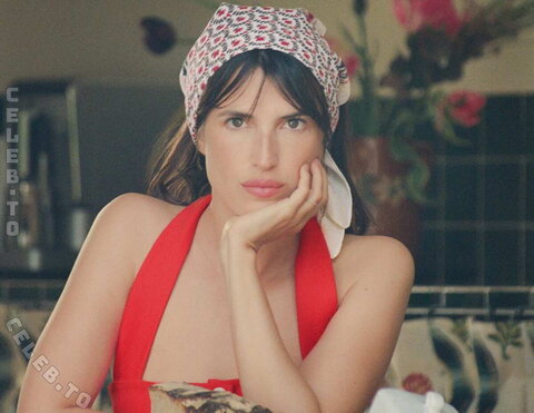 Jeanne Damas Hot (3 photos)