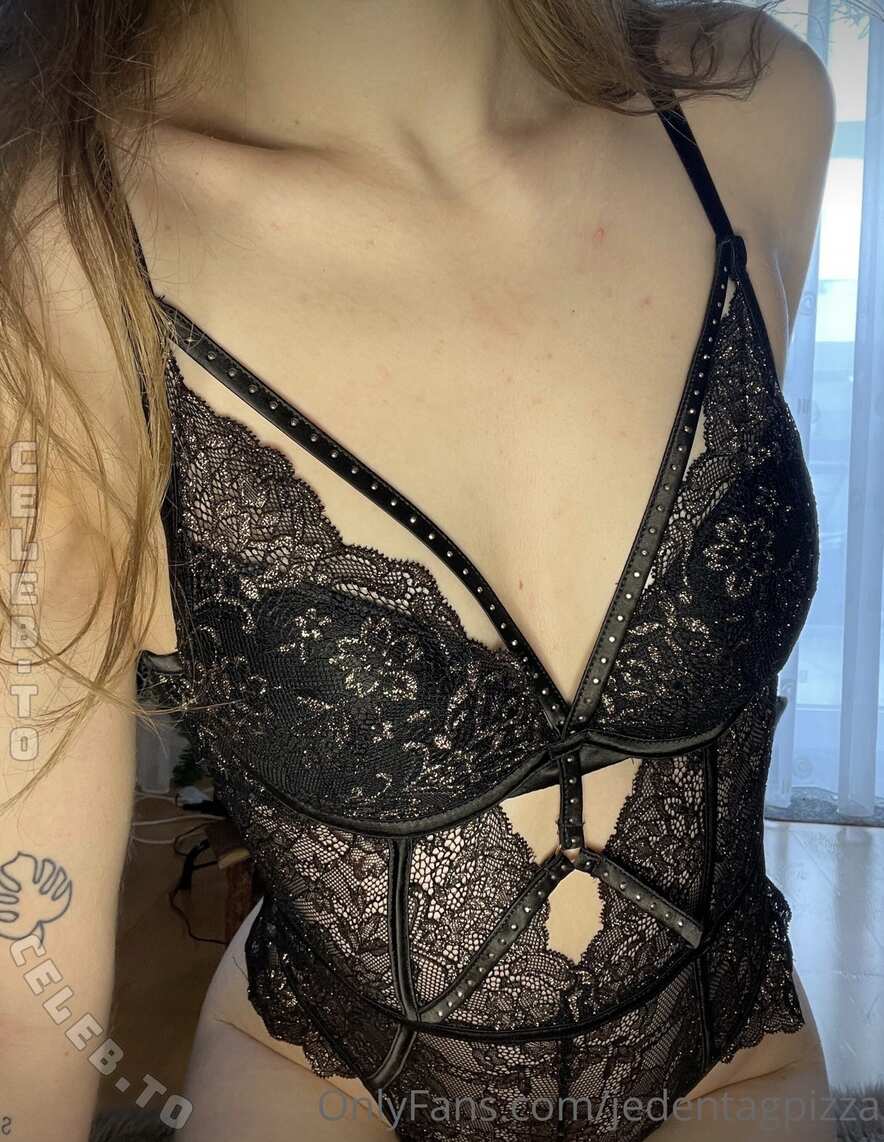 JedenTagPizza nude photo 16
