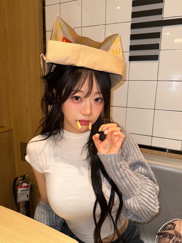 Jeewon nude photo 1