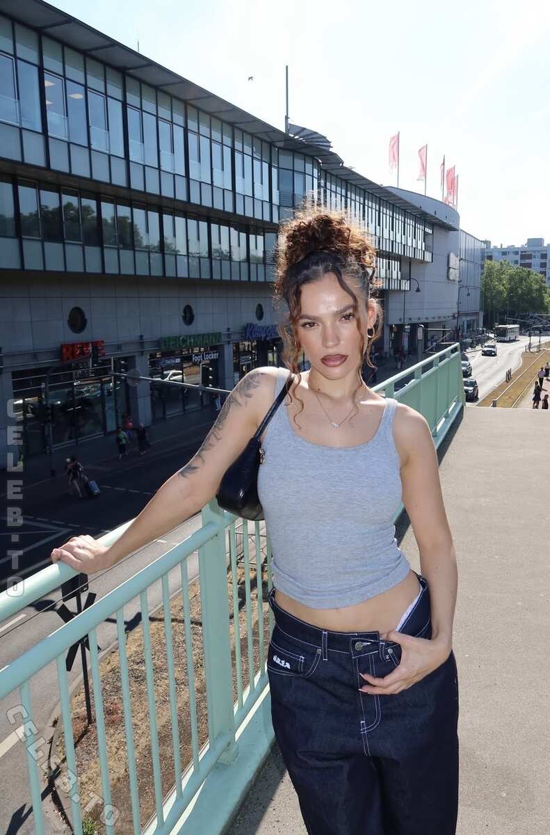 Jeje Lopes nude photo 1