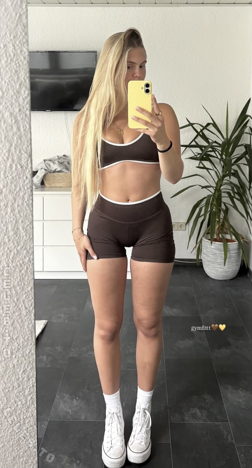 jellefeline nude photo 1