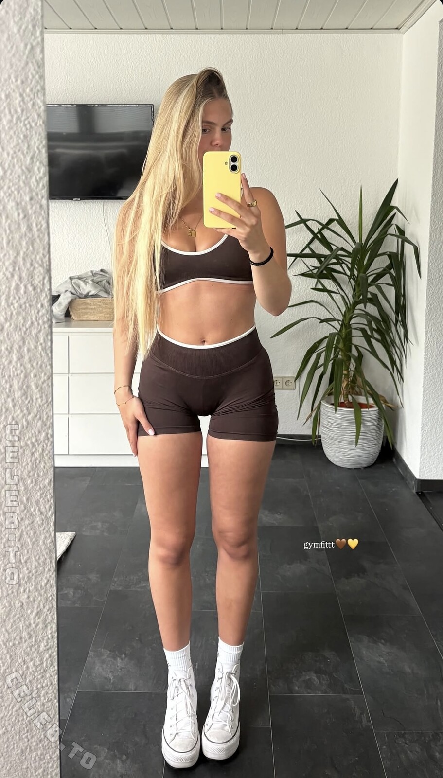 jellefeline nude photo 1