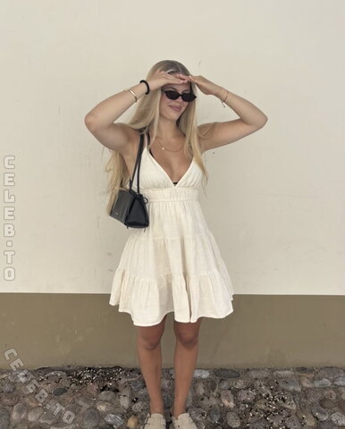jellefeline nude photo 11