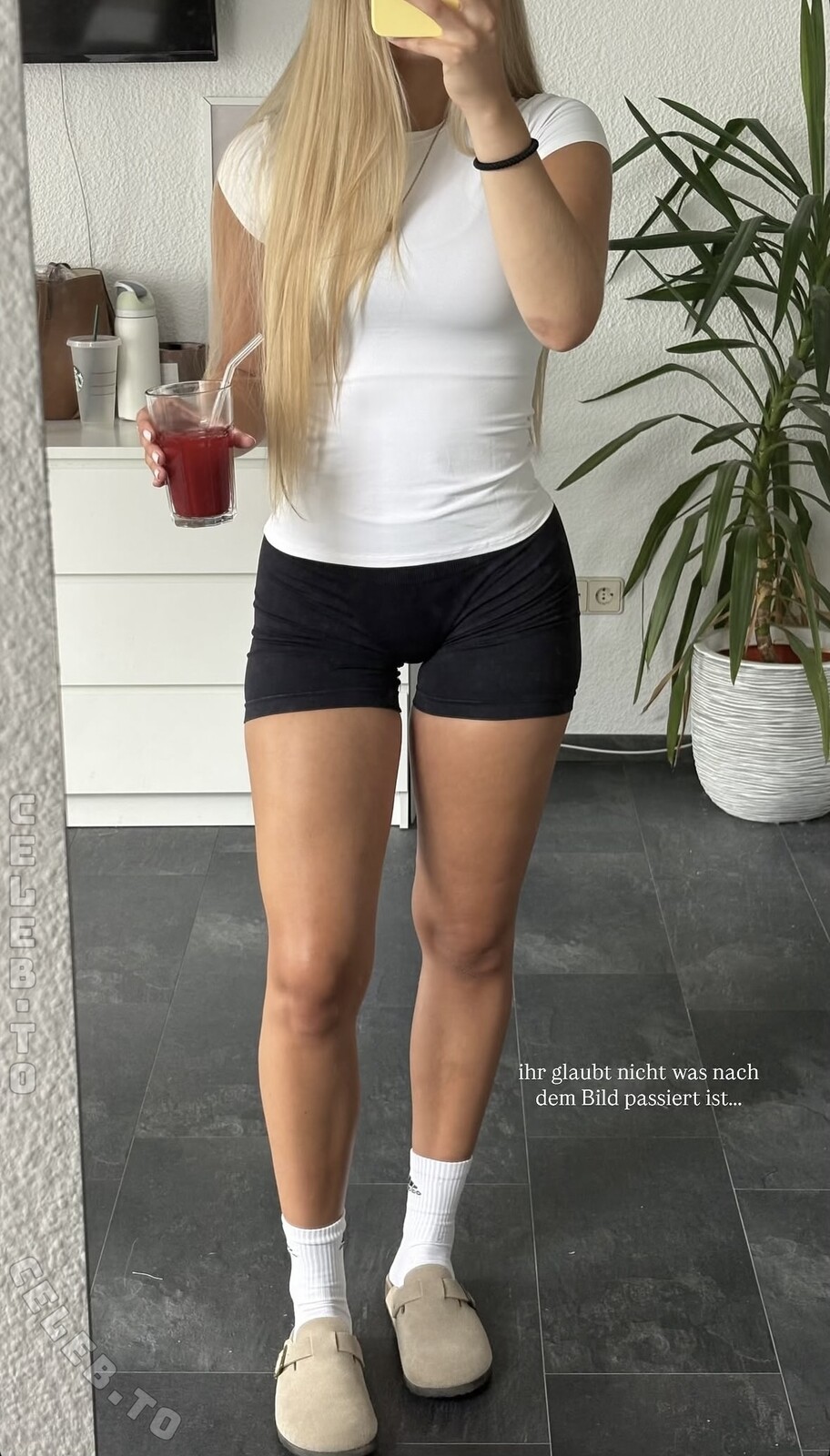 jellefeline nude photo 1