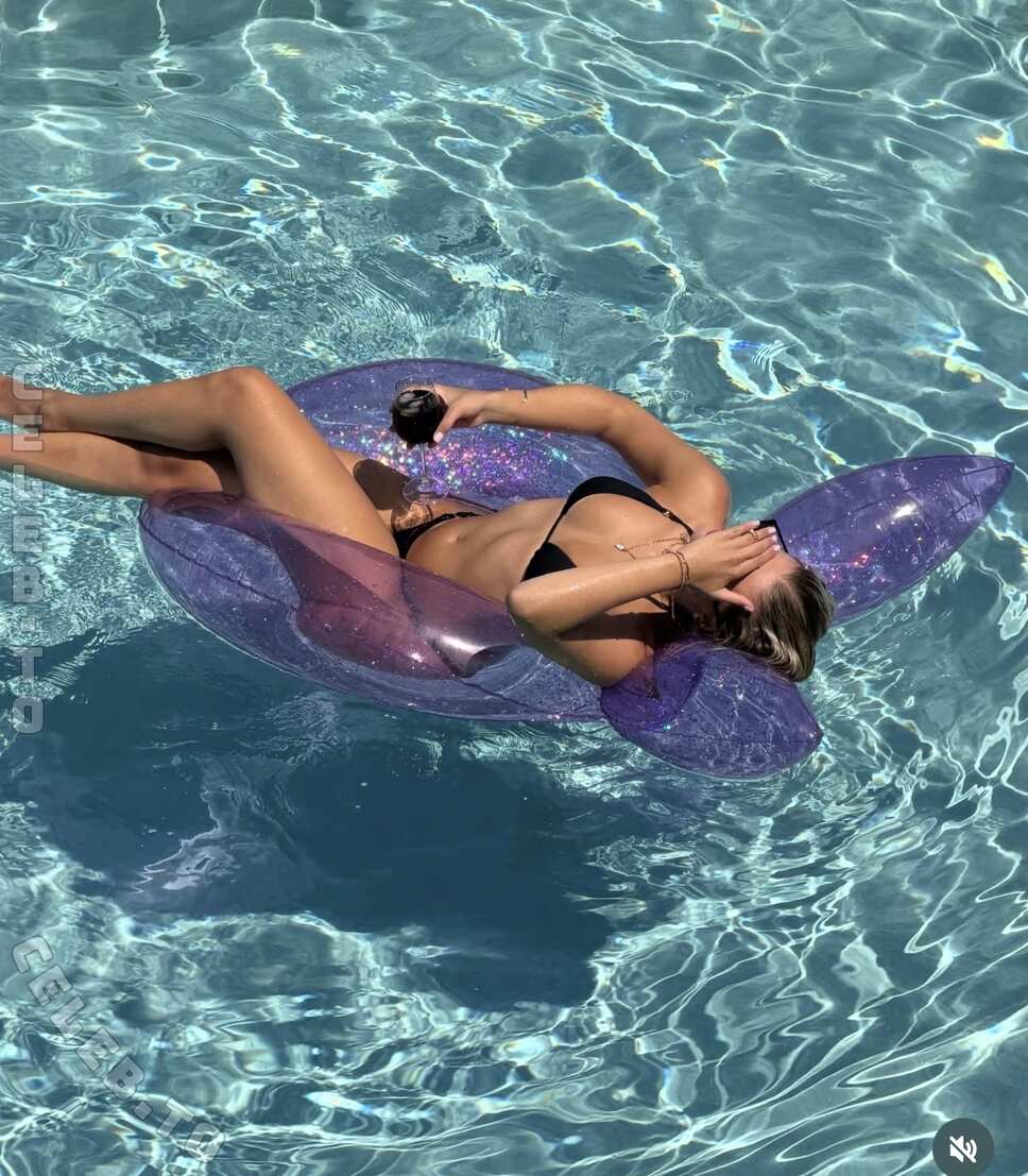 jellefeline nude photo 2