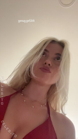 Jellina nude photo 3