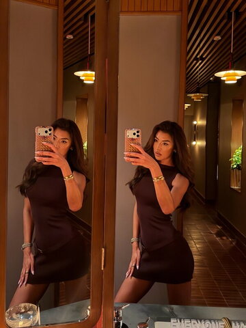 Jenn Lee nude photo 1