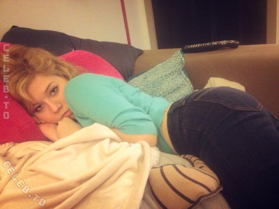 Jennette McCurdy nude photo 3