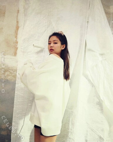 Jennie Kim nude photo 16