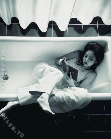 Jennie Kim nude photo 11