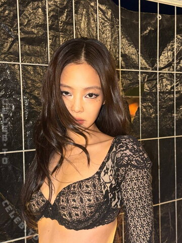 Jennie Kim nude photo 4