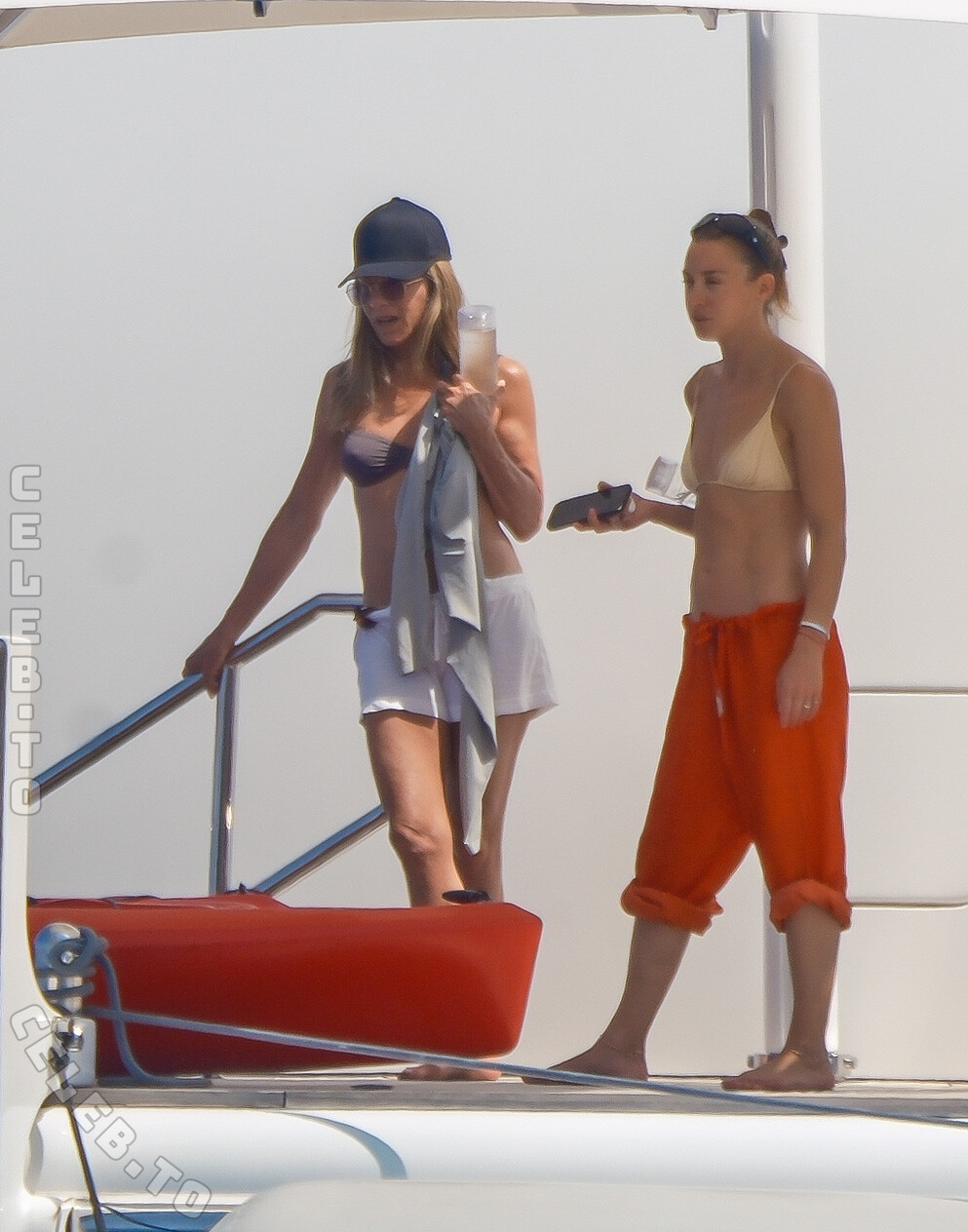 Jennifer Aniston nude photo 4