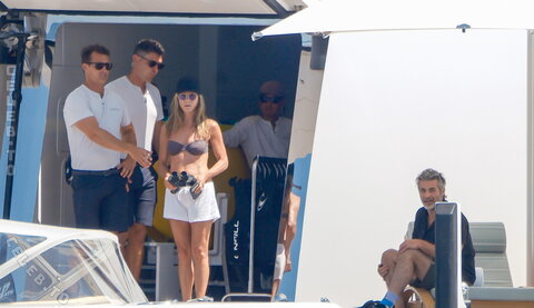 Jennifer Aniston nude photo 16