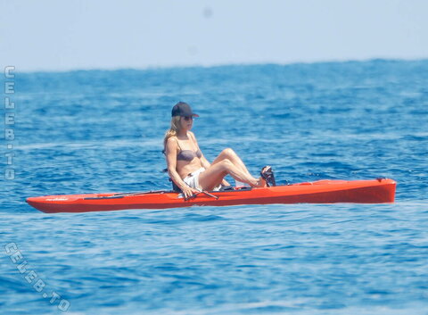 Jennifer Aniston nude photo 2