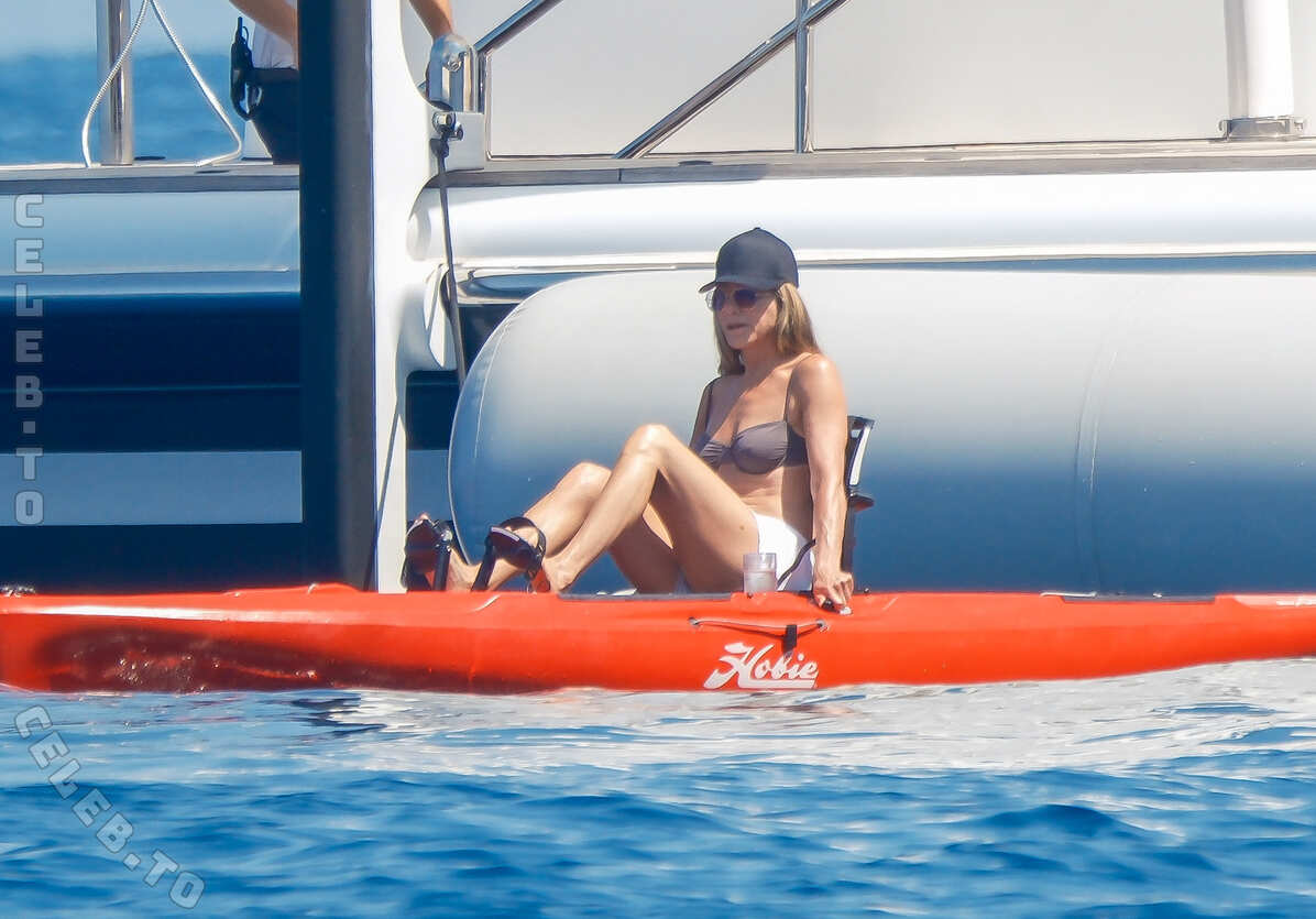 Jennifer Aniston nude photo 23