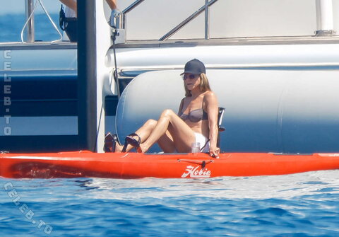 Jennifer Aniston nude photo 1