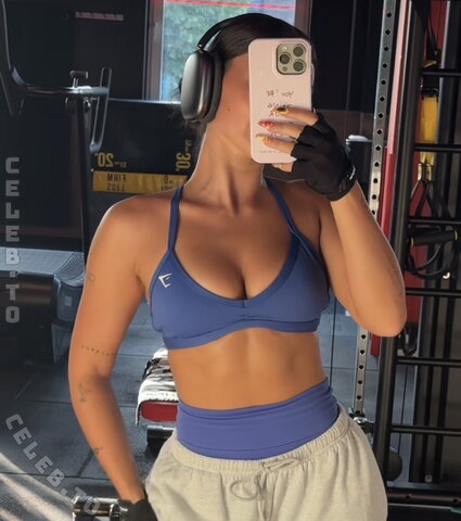 Jennifer Iglesias Sexy (1 photo)