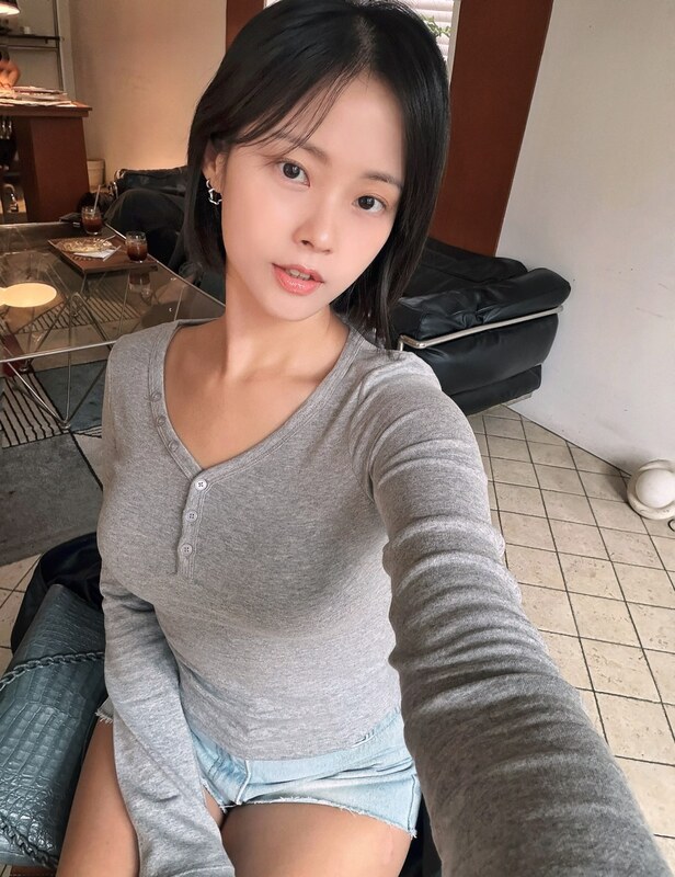 Jennifer Kim nude photo 6