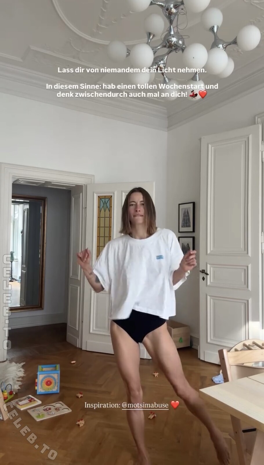 Jennifer Lange nude photo 1