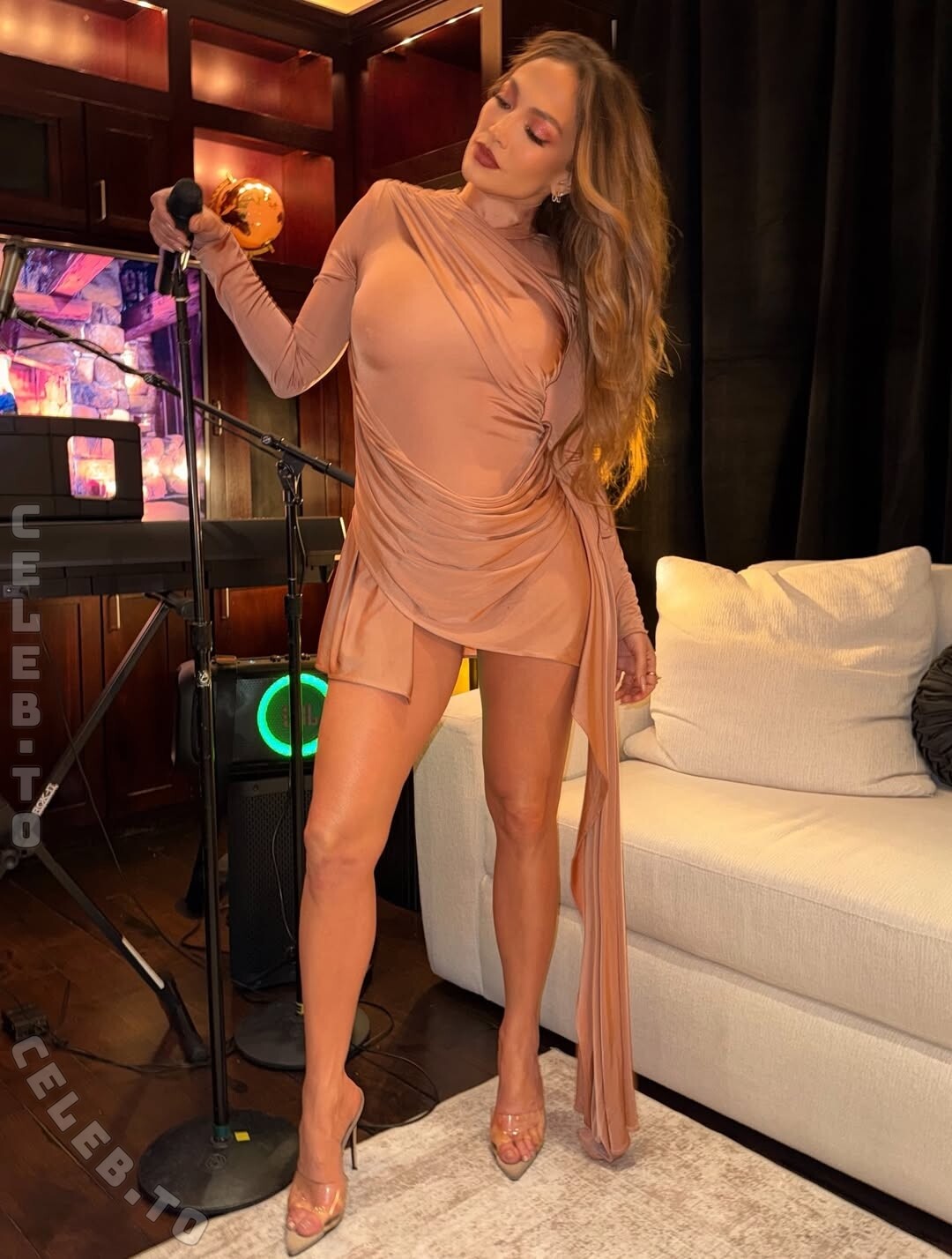 Jennifer Lopez nude photo 15