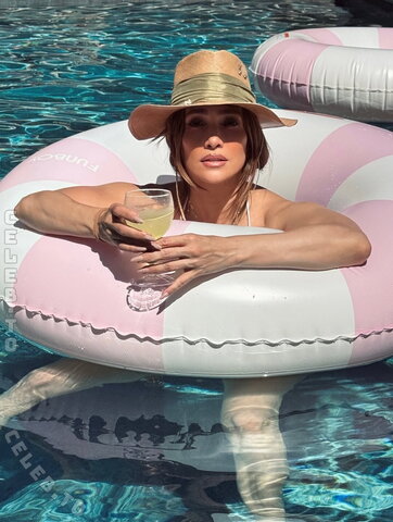 Jennifer Lopez photo 3