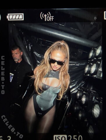 Jennifer Lopez nude photo 17