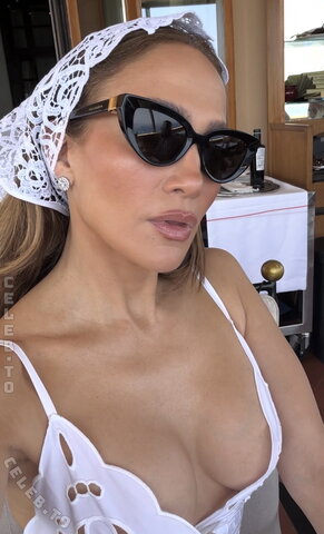 Jennifer Lopez nude photo 72