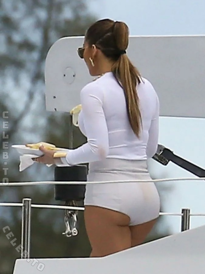 Jennifer Lopez nude photo 2