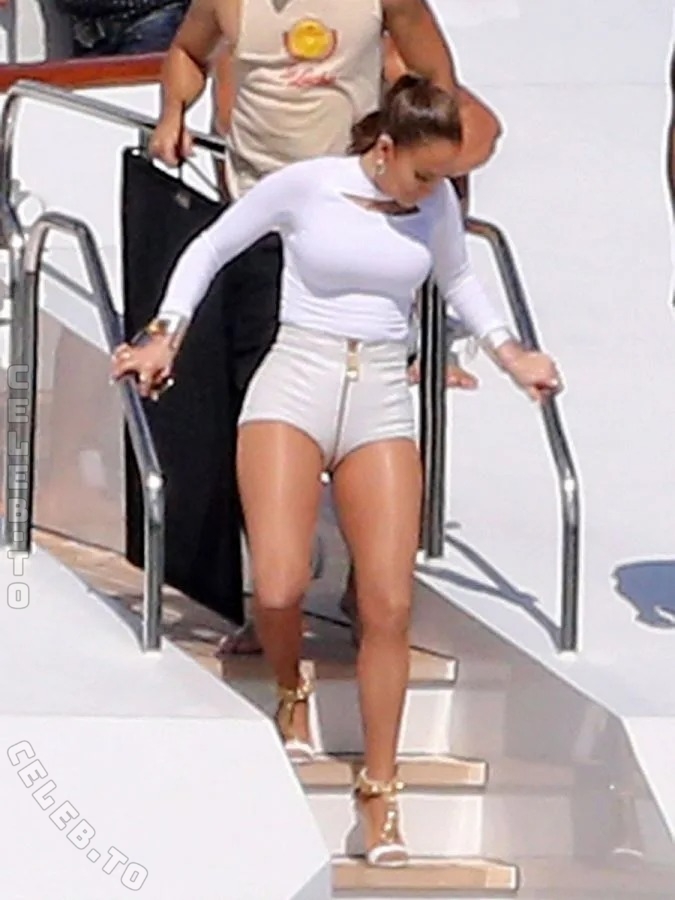 Jennifer Lopez nude photo 4