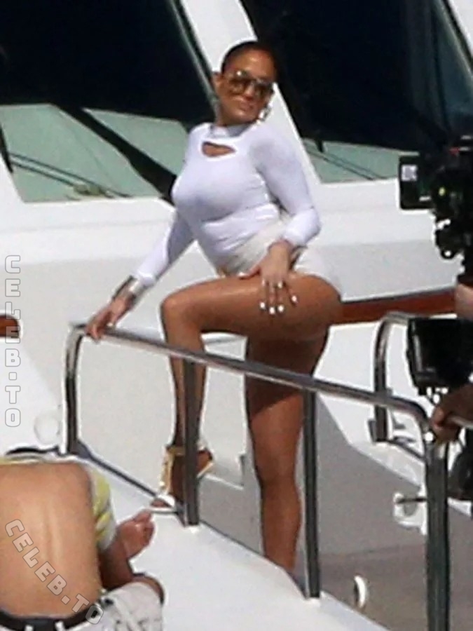 Jennifer Lopez nude photo 8