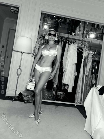 Jennifer Lopez nude photo 20